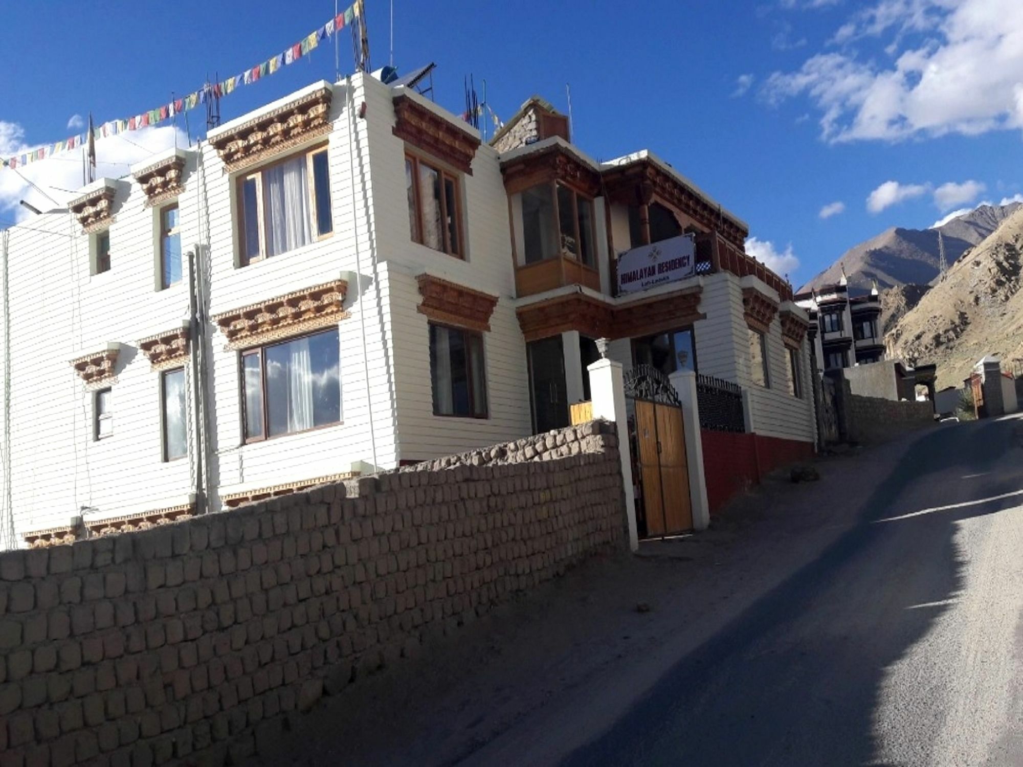 מלון לה Himalayan Residency Ladakh מראה חיצוני תמונה