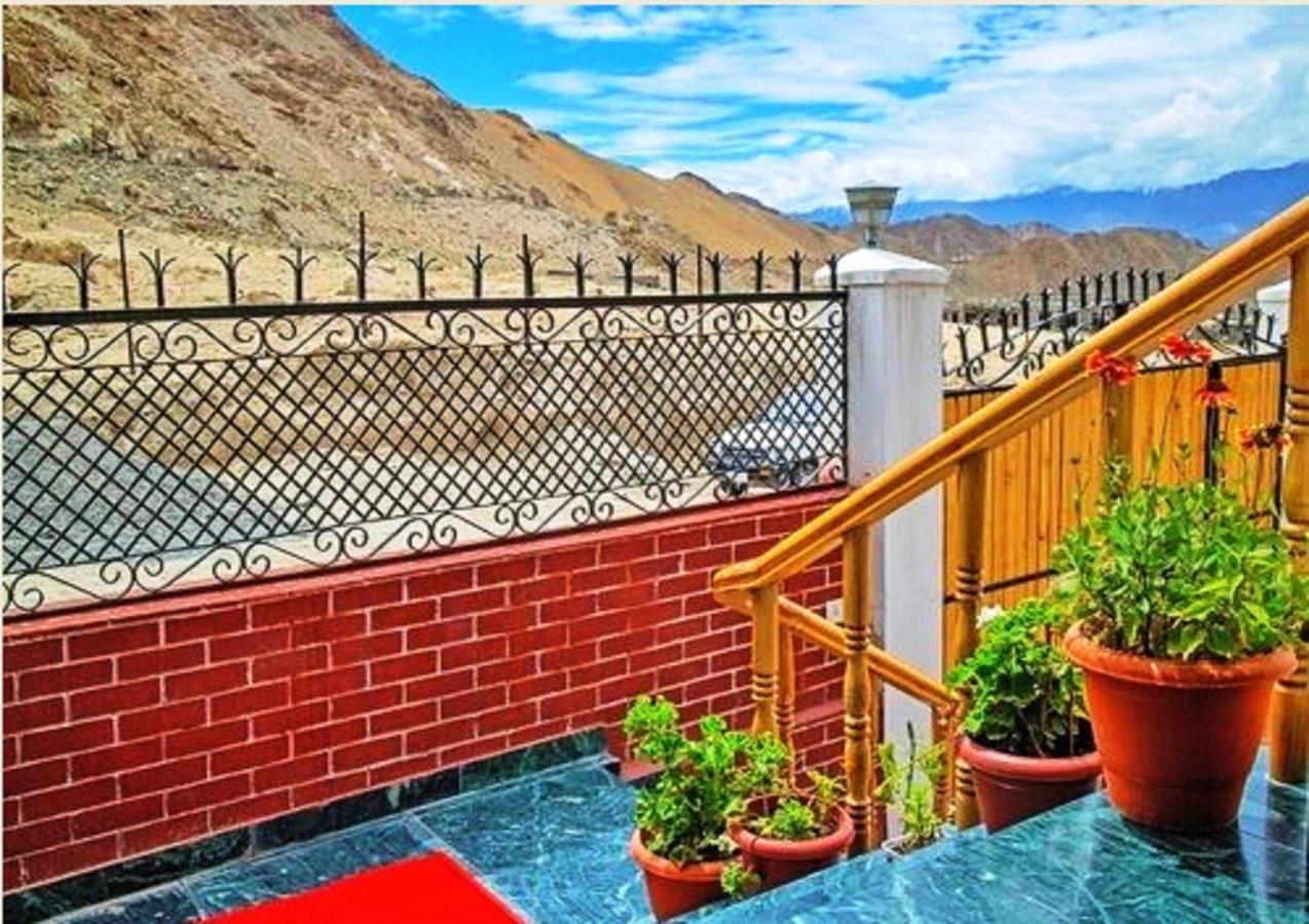 מלון לה Himalayan Residency Ladakh מראה חיצוני תמונה