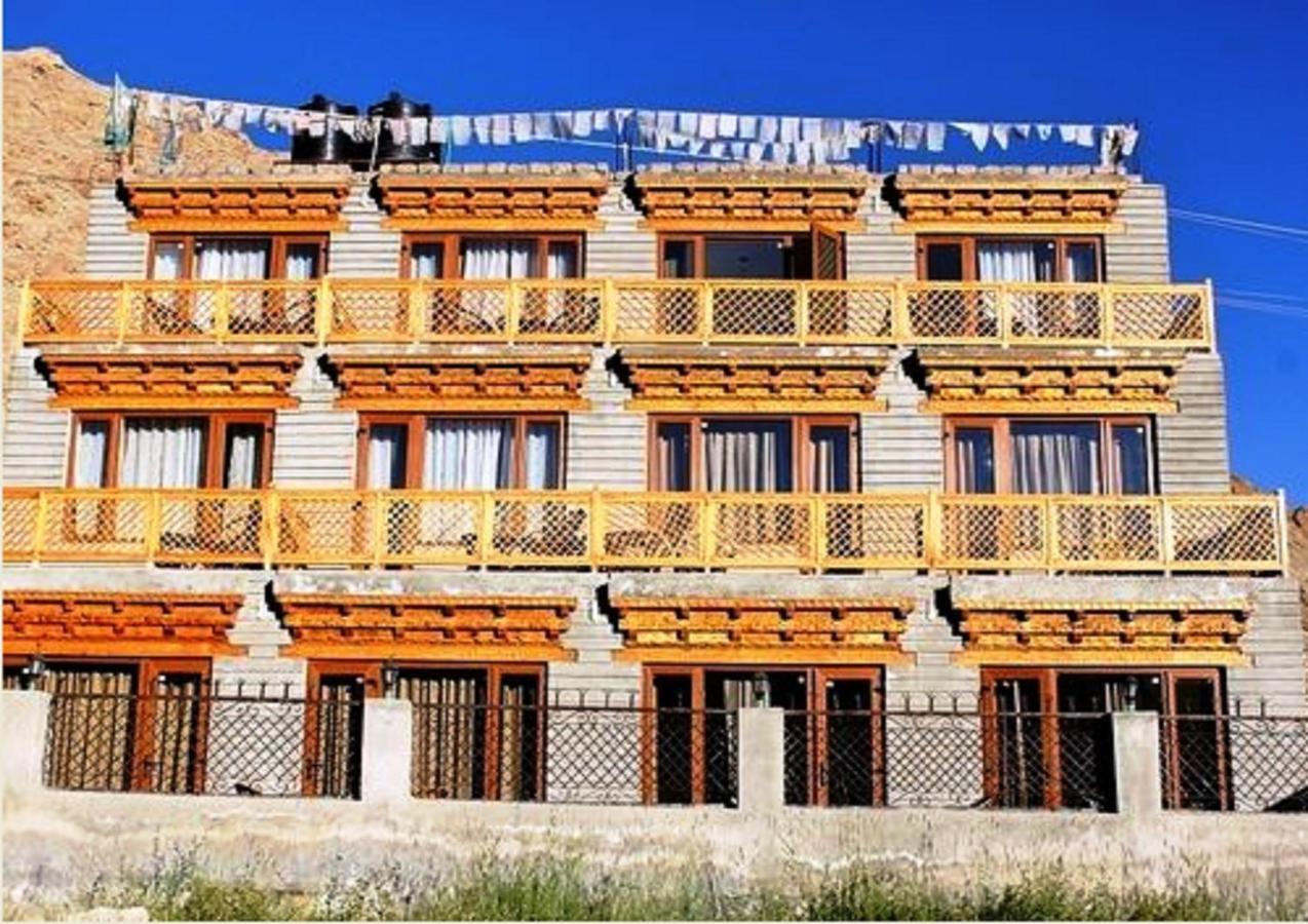 מלון לה Himalayan Residency Ladakh מראה חיצוני תמונה