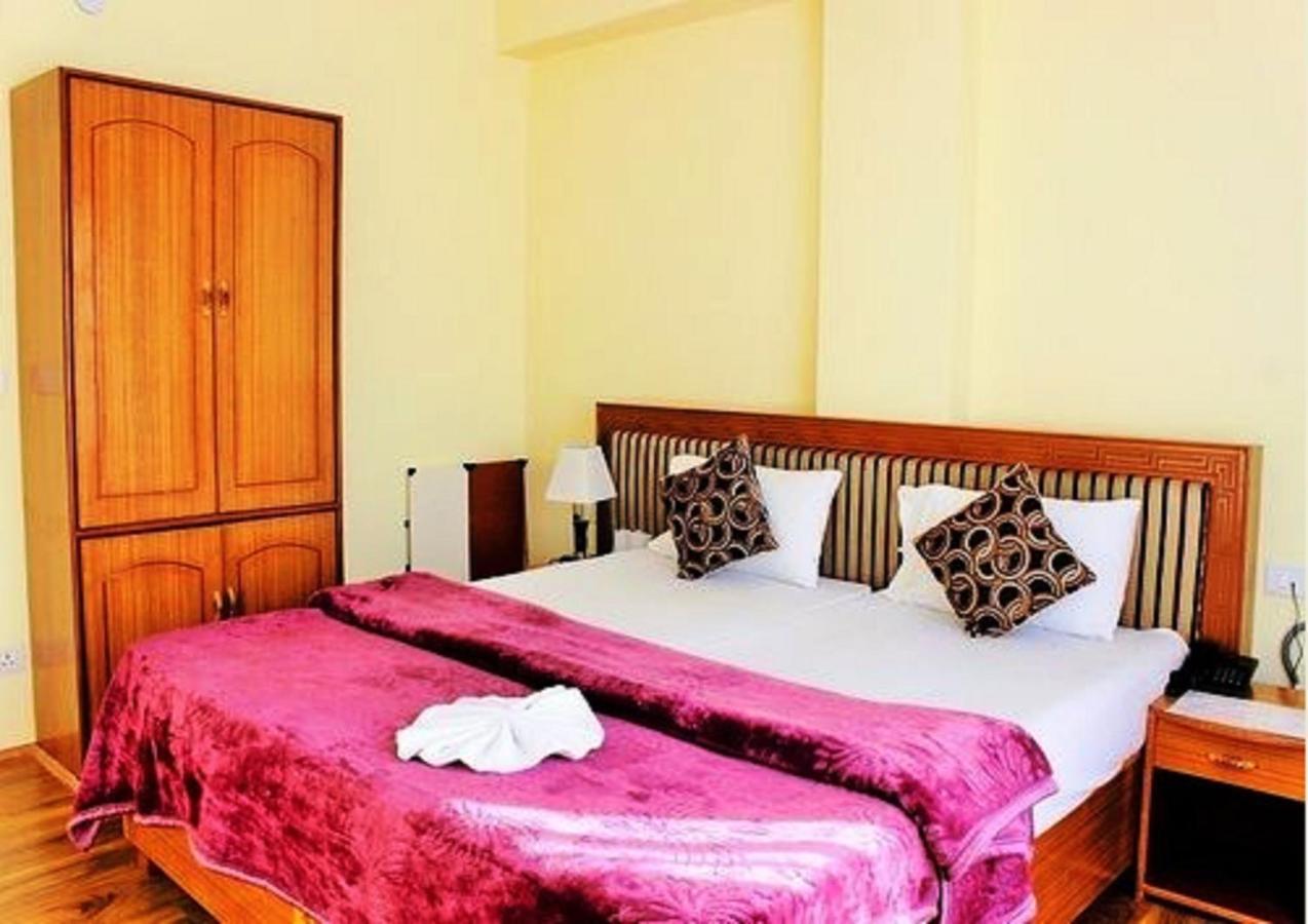 מלון לה Himalayan Residency Ladakh מראה חיצוני תמונה